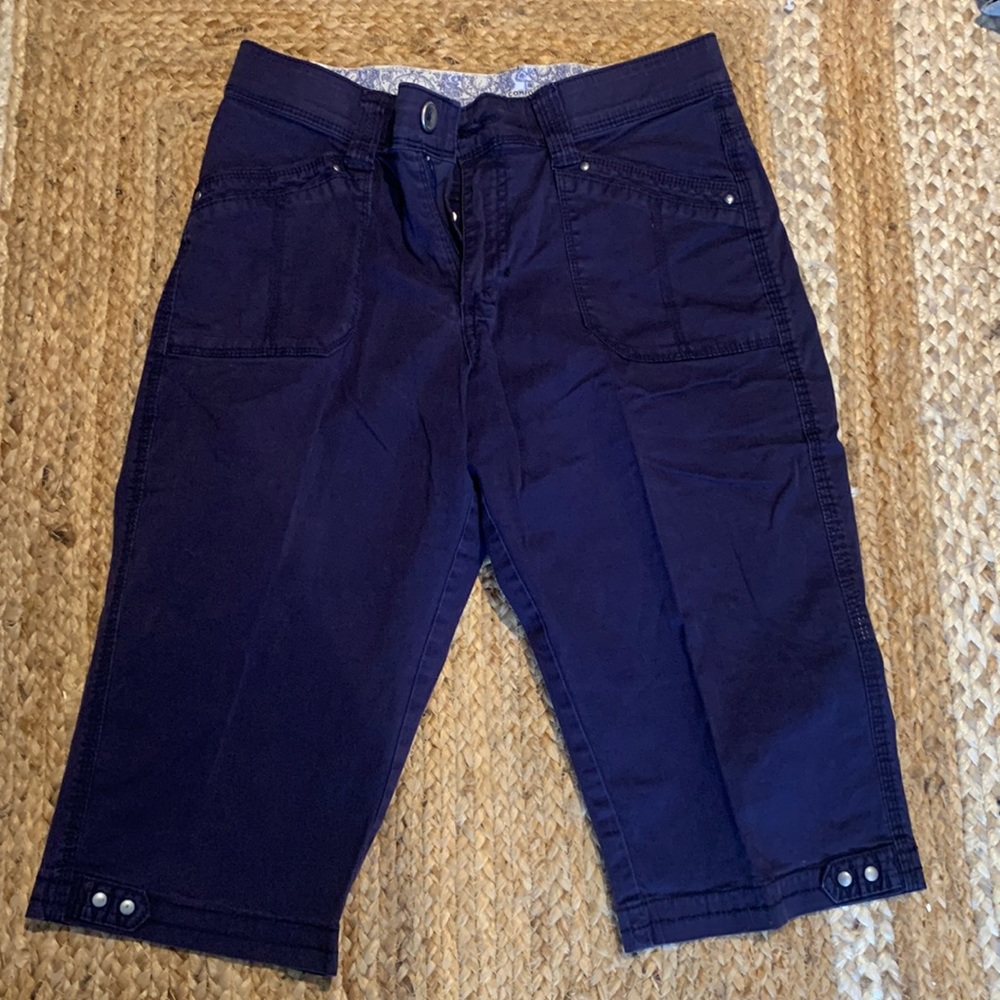 navy blue capris